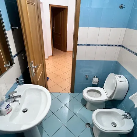 Апартаменты Leonard Тирана